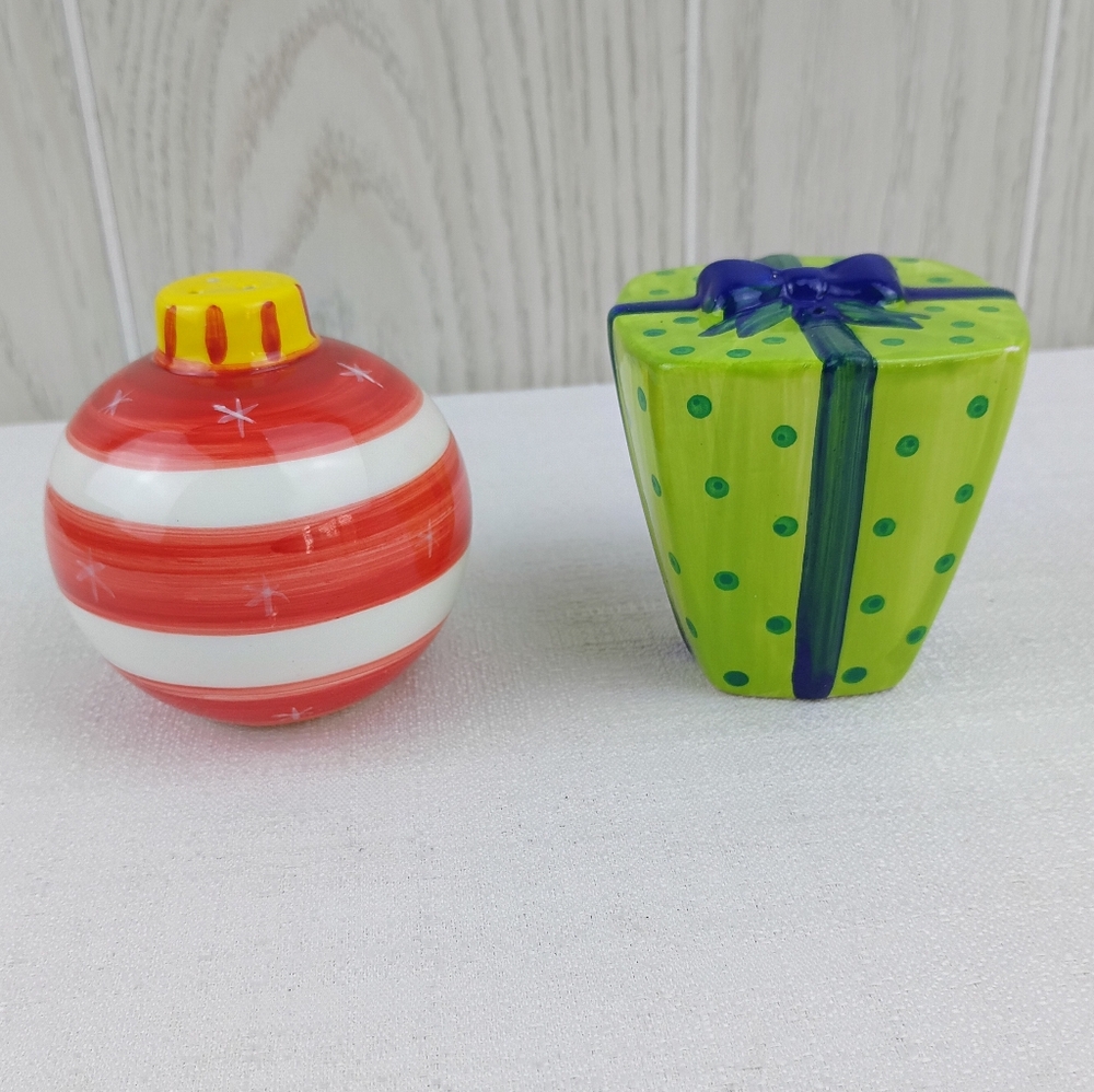 Christmas Present and Ornament Salt & Pepper Shaker Set Christmas table decor.